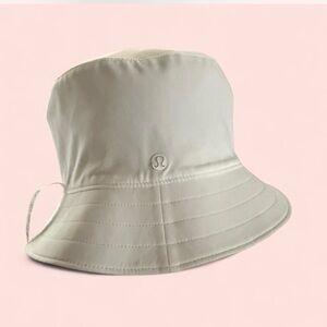 Lululemon White/Blue Reversible Bucket Hat NWT